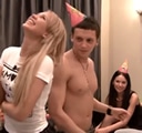 imagen fiesta de jovencitas estudiantes