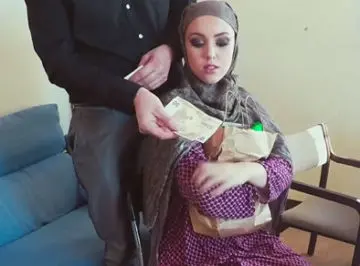 imagen Árabe de 19 años acepta dinero de un maduro a cambio de follar