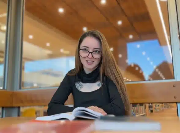 la chica de la biblioteca era una zorra