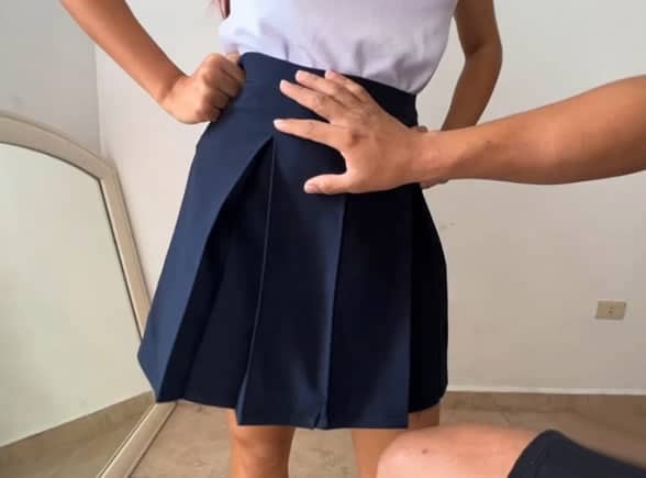 dejas a tu tío que te levante la faldita