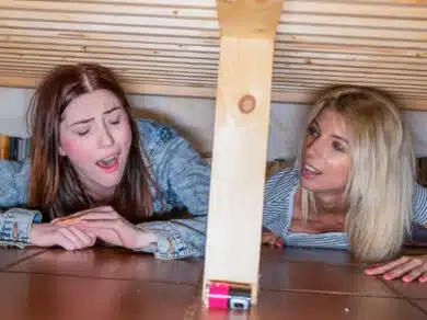 imagen Follando a su sobrina y a su amiga atrapadas