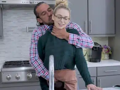 imagen Su padrastro se la folló en la cocina