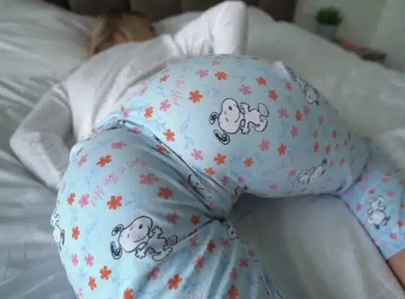 no imaginas lo que había debajo del pijama