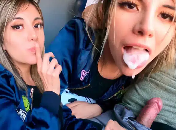 su hermanastra se calienta en el bus