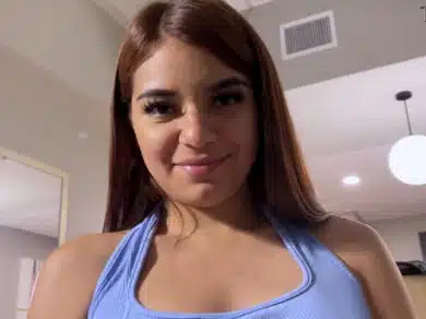 imagen Se pone cariñosa con su tío