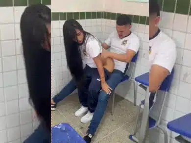 imagen Se pone a follar en medio de la clase